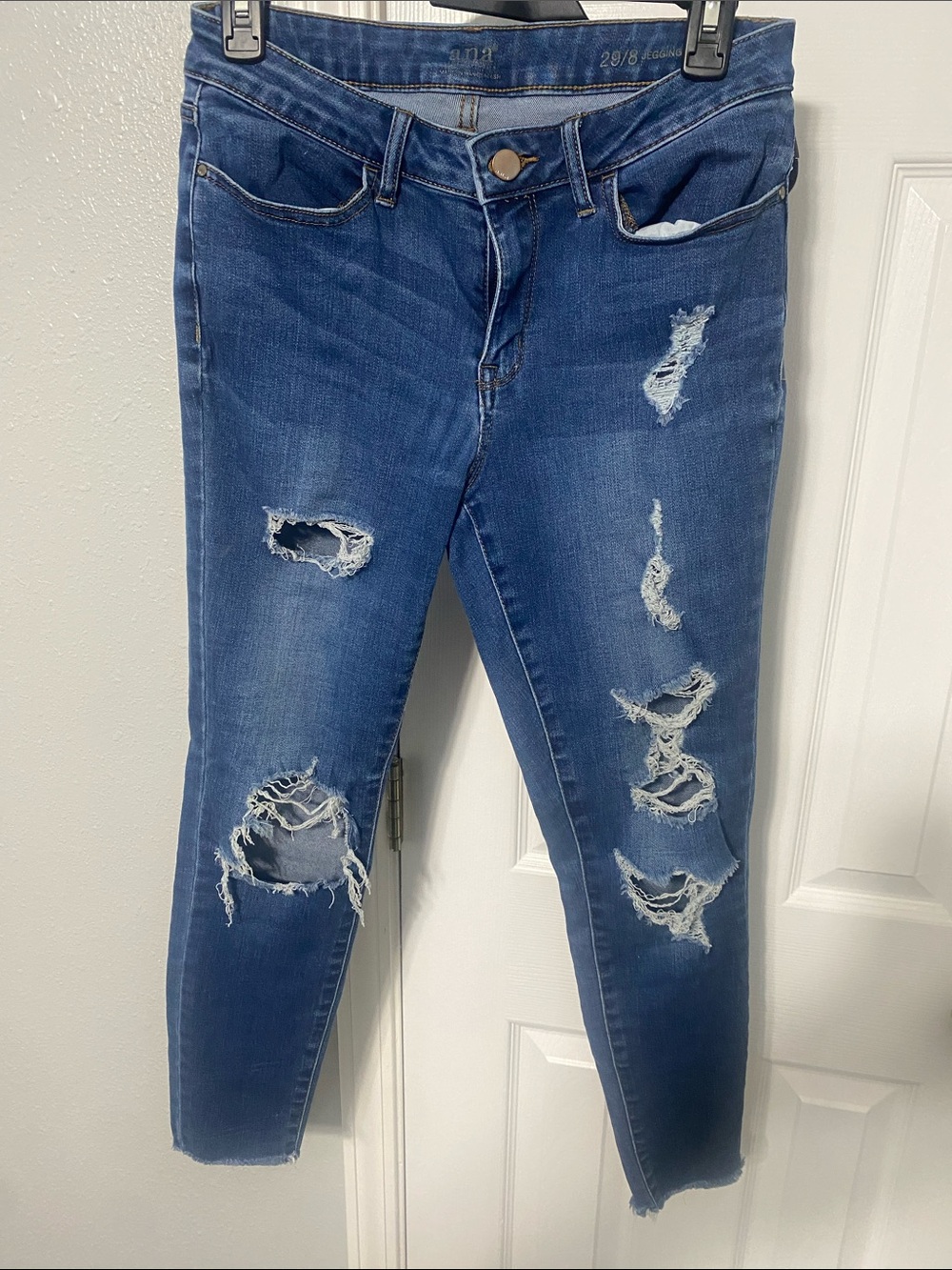 Distressed Dark Blue Skinny Jeans
